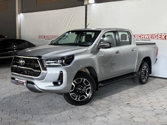 TOYOTA HILUX 2.8 D-4D TURBO DIESEL CD SRX 4X4 AUTOMÁTICO